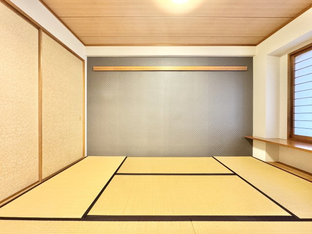 リビングから繋がる約6帖和室！落ち着きのある空間です！　