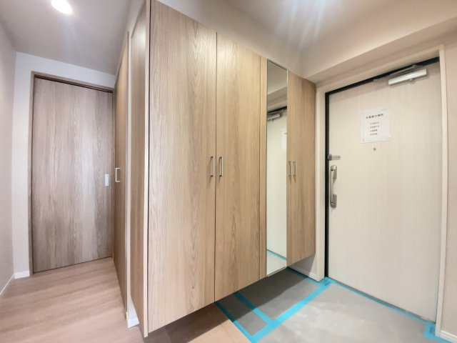 【新設】大型シューズボックス設置（トールタイプ・姿見ミラー付き）、靴もたくさん収納できます♪