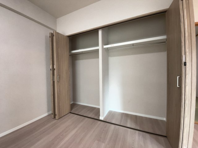 【新設】全洋室クローゼット設置！収納が豊富です♪