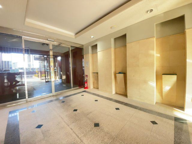 【エバーライフ博多南弐番館】エントランスホール。