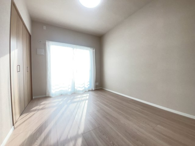 【新設】全洋室クローゼット設置！収納が豊富です♪