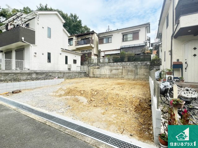 周辺は落ち着いた街並みの住宅地！子育てがしやすい住環境です！現地でしかわからない事もございます。是非一度ご覧ください。