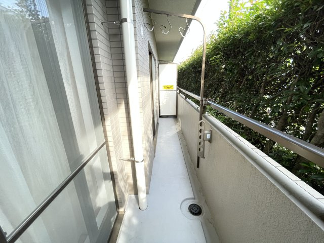 バルコニーで洗濯物が干せます。