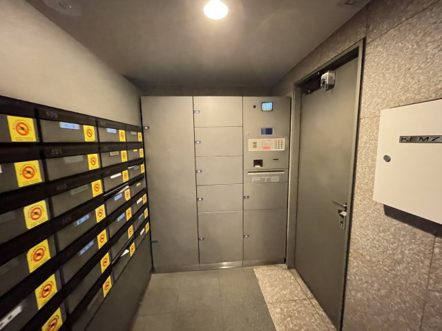 宅配ボックス付きで、忙しい方の荷物受け取りもスマートに。　