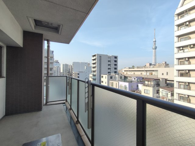 【バルコニー？】　東京スカイツリーを身近に感じる眺望です。