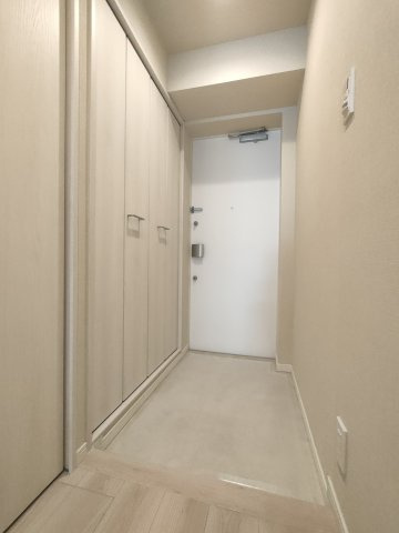 【玄関】　優しい雰囲気の玄関、家族の帰りを暖かく迎えてくれます♪