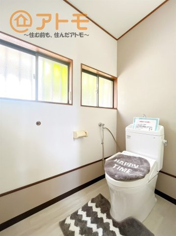 年代を問わず使いやすい洗浄機能付きトイレ！