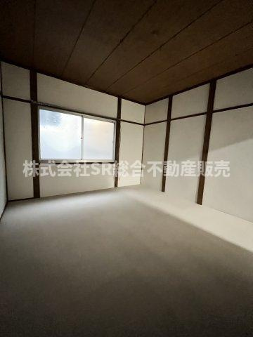 落ち着いて過ごせるお部屋なので、寝室にいかがでしょうか