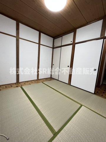 畳の上でゆっくりとくつろげる和室です