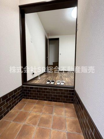 玄関は広くシューズボックスも置く事が可能です！