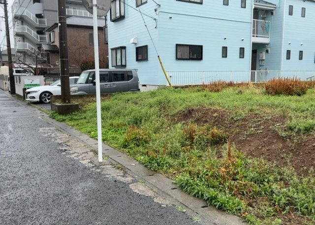 土地を買う際、住む地域の自治体や福祉の補助制度にも注目してみましょう。子供や老人の医療補助やゴミ出しのルールなど、自治体によってルールに大きな違いがあるため、暮らしやすい土地で判断するとよいでしょう。
