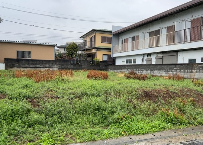 隣家の土地はどうなっているのか、生活利便施設が近くにあるのか、学校まで近いかなど、お客様のライフスタイルにあわせたイメージが重要です。また、近くにあると困る施設が近くにないかも確認するといいでしょう。