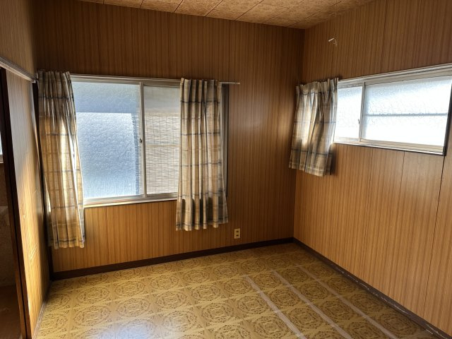 2階洋室　2面採光で明るい室内です