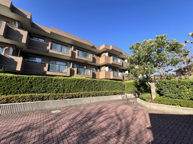 3階建ての低層マンションです