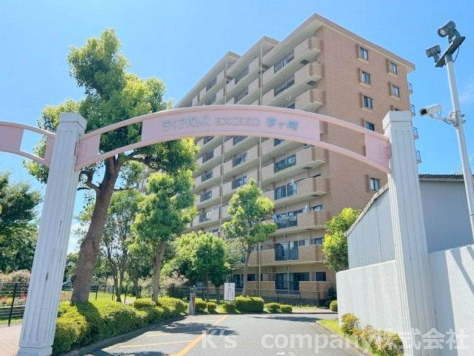 マンション近くには公園があり、お子様の遊び場にぴったりです♪