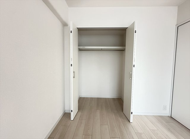 ハンガーパイプ付のクローゼット