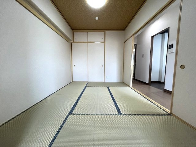 清潔感のある和室は畳の香りに包まれてゆったりと過ごすのに最適な空間です。