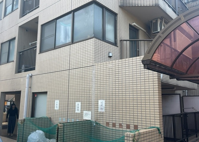 木造住宅とは土台、壁、柱など建築物の強度を支える構造体の材に木が使用されている構造を指します。構造体は建物の自重を支えるだけではなく風圧や水圧、積裁荷重などあらゆる衝撃に耐えるための基礎です。