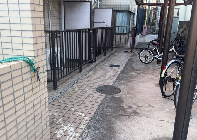 庭があることでガーデニングや家庭菜園はもちろん、こどもの遊び場やペットを放して遊ぶことができます。また、家の周囲に余裕があるということです。隣地との間があれば、十分な日当たりと、風通しが確保できます。