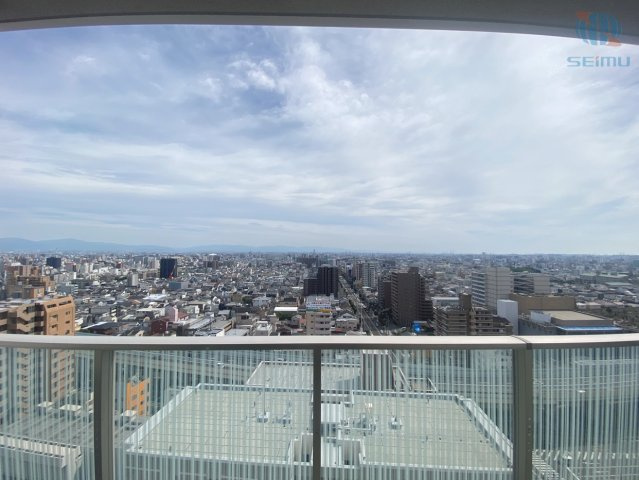 【物件からの眺望】18階から望む開放的な眺望。晴れた日には遠くまで見渡せる贅沢なロケーションです！