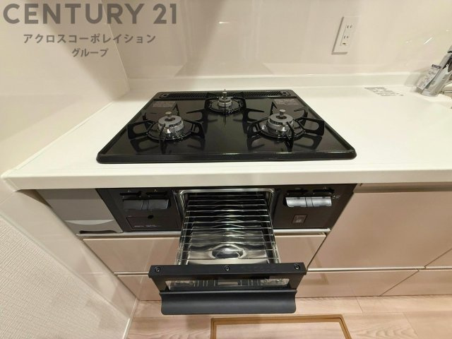 多数の調理器具を同時に使用でき、料理の効率化が可能。省エネで節約になり、様々な料理スタイルに適応できます。また、火力調整が独立しており、手入れや掃除もしやすく、今よりもっとお料理が楽しくなるかも。　