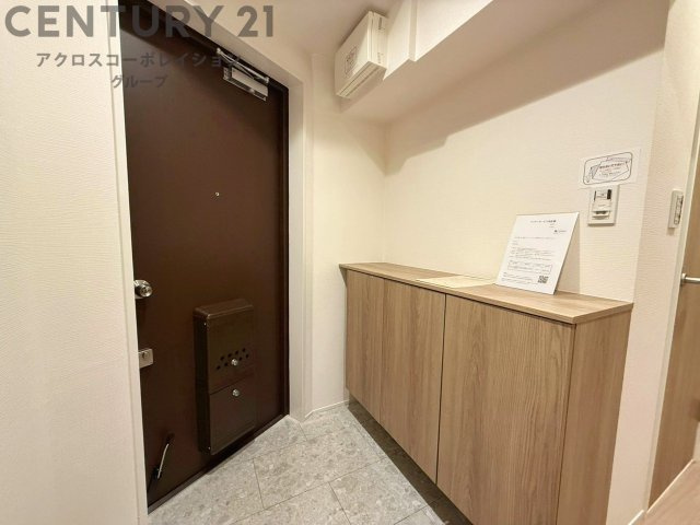 大きな玄関収納付きの玄関です　家族皆様の履物をしっかり収納できます　