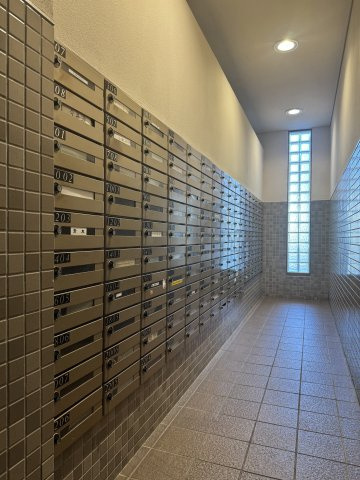 管理体制の良さを感じる集合ポスト。安心の住環境を提供
