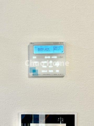 【給湯リモコン】外での一日を忘れさせてくれるオートバス機能でお好みの湯量・温度に調整された浴槽。
