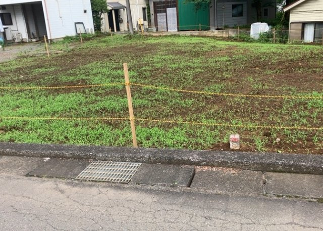 土地の形が極端に長細かったり、狭小地、あるいは道路との高低差がある傾斜地だった場合、後々売ろうとしても買い手がつかない場合もあります。後々、売却することになった時に価値の下がらない土地を選びましょう。