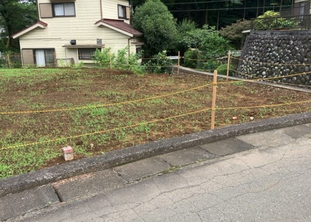 隣家の土地はどうなっているのか、生活利便施設が近くにあるのか、学校まで近いかなど、お客様のライフスタイルにあわせたイメージが重要です。また、近くにあると困る施設が近くにないかも確認するといいでしょう。