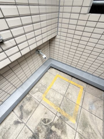 ルーフバルコニーには水栓がございます。