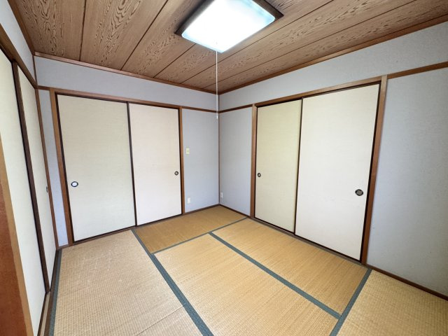 主寝室としてはもちろん、静かに過ごしたい書斎や勉強部屋としても最適です。心地よい畳の上で、日々の疲れを癒やすリラックスタイムを過ごせます。ライフスタイルの変化に合わせて柔軟にレイアウトを変更可能。