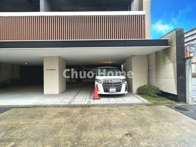 【敷地内駐車場】最新の空き状況や費用などの詳細は担当スタッフまでお問い合わせください。