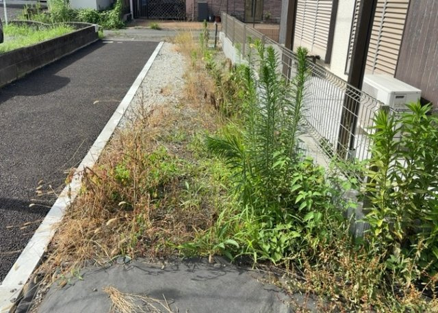 土地の面積＝住宅面積ではありません。建ぺい率の問題などで、土地のある場所によって住宅を建てられる面積は限られています。高さもしかり、「土地」という言葉の中には、建築条件も含まれると考えておきましょう。