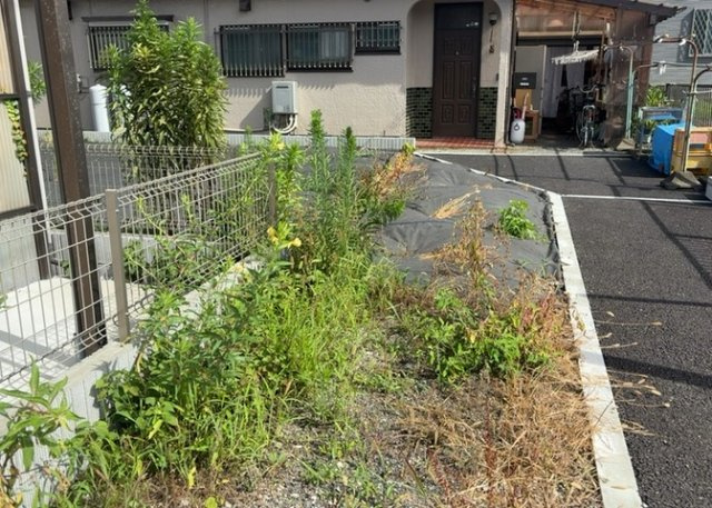 土地を買う際、住む地域の自治体や福祉の補助制度にも注目してみましょう。子供や老人の医療補助やゴミ出しのルールなど、自治体によってルールに大きな違いがあるため、暮らしやすい土地で判断するとよいでしょう。
