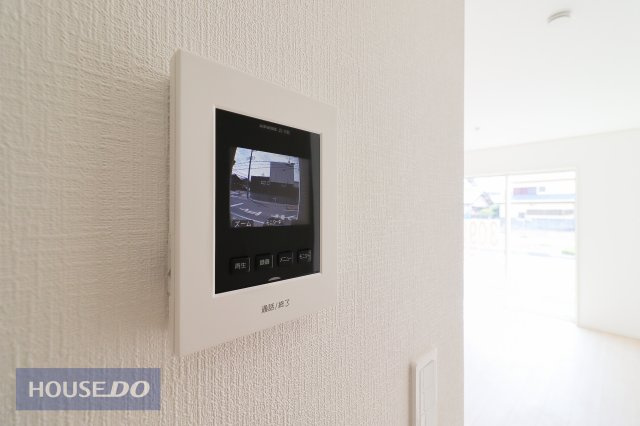 【TVインターホン】カラーTVインターホン。録画機能付きで、防犯上はもちろん、お届け物などの把握にも便利。