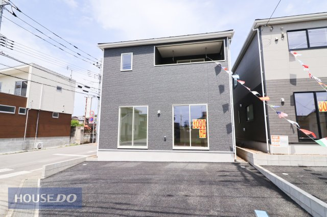 【外観】4号棟　スタイリッシュな色調の外観♪耐久性やメンテナンス性に優れた外壁材はセルフクリーニング仕様。日当たりや採光が十分になるように、機能的に設計されております。