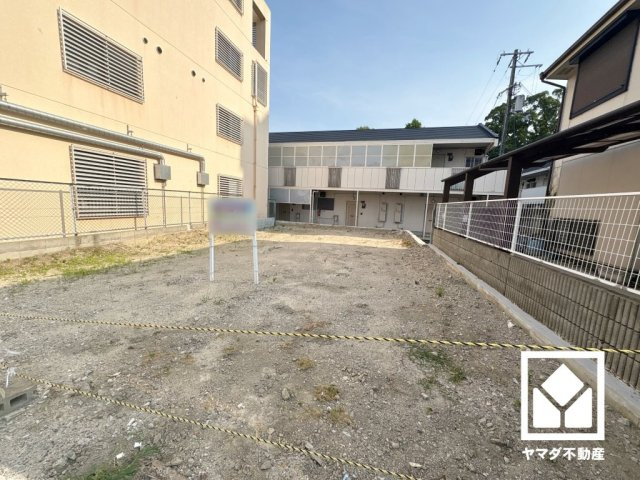 「まつぼっくり保育園」まで徒歩3分。毎日の送迎の負担を軽減し、お子様の急な発熱などの緊急時や、忘れ物を届けたいときもすぐに駆け付けられる、子育て世帯にたいへん心強い距離感です。