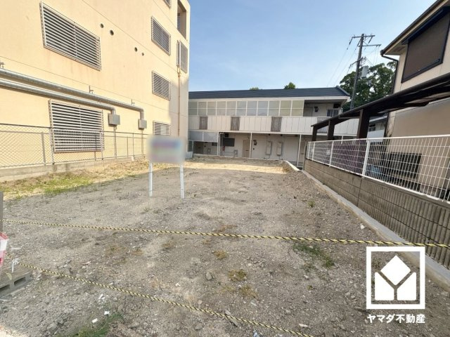 「西宮瓦木郵便局」まで徒歩2分。荷物の発送や各種手続きも気軽に立ち寄れる、日常の利便性を高めるロケーションです。