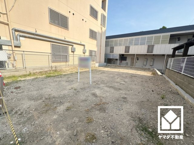 JR東海道本線「甲子園口」駅まで徒歩14分、阪急今津線「阪神国道」駅まで徒歩16分の立地。