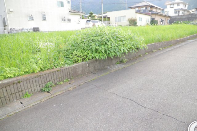 物件の詳細については、現地を見てわかること以外に、役所や法務局などで調べないとわからないことがあります。そのため、現地に行く場合は、もしこの物件を買ったらどのような生活ができるかをイメージしましょう。