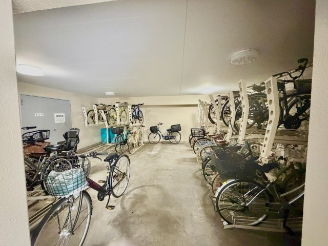 広々とした開放感があり、掃除が隅々まで行き届いた清潔感があります。