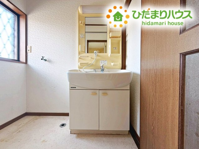 洗面からお化粧まで！忙しい朝の準備にぴったりな洗髪洗面化粧台付き(^^♪