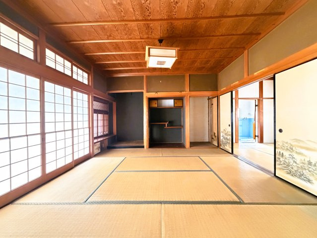 落ち着いた雰囲気の和室8帖です