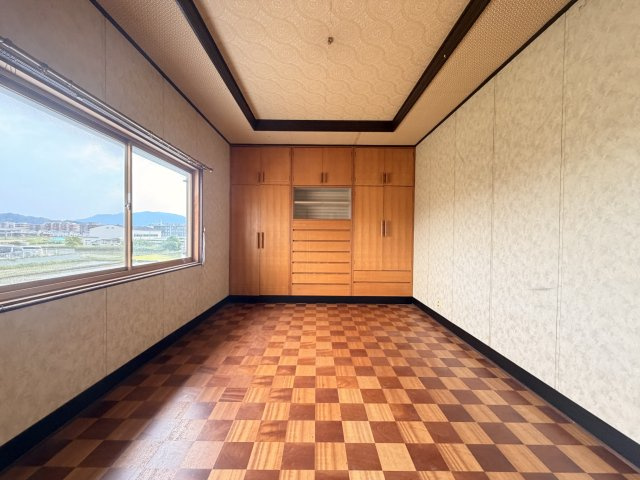 ゆったりした洋室6帖　収納付です