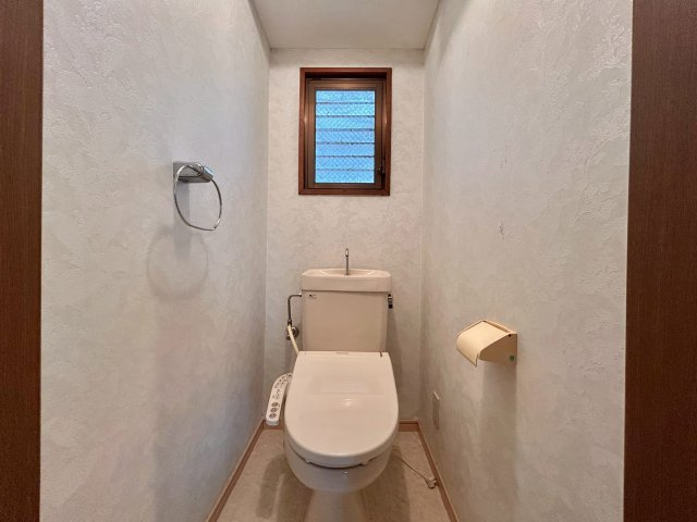 窓付きトイレでございます。