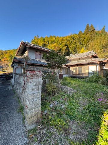 ◆裏山の四季彩が楽しめる住まい♪　秋には裏の山が色づきます!(^^)!