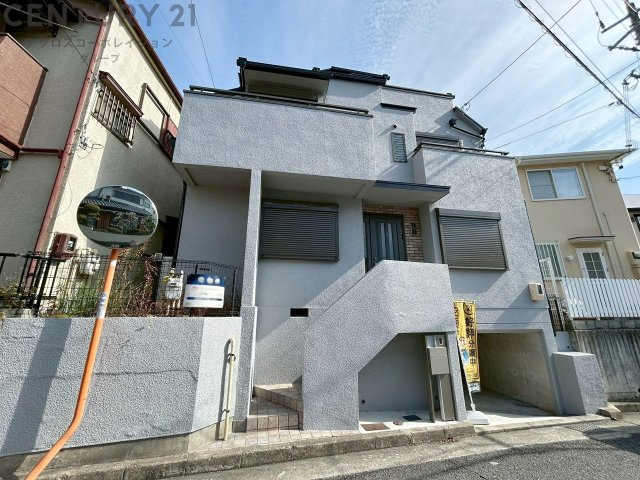 木造・RC造地下1階付3階建て