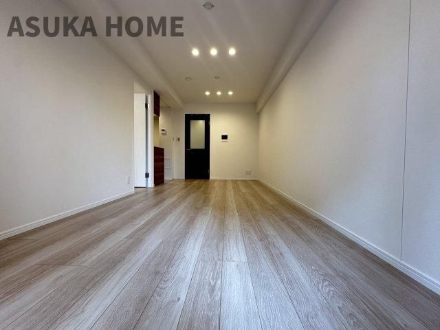 壁面が多く家具の配置がしやすいリビングです。現地でしかわかない情報もあるので是非一度ご見学下さい。