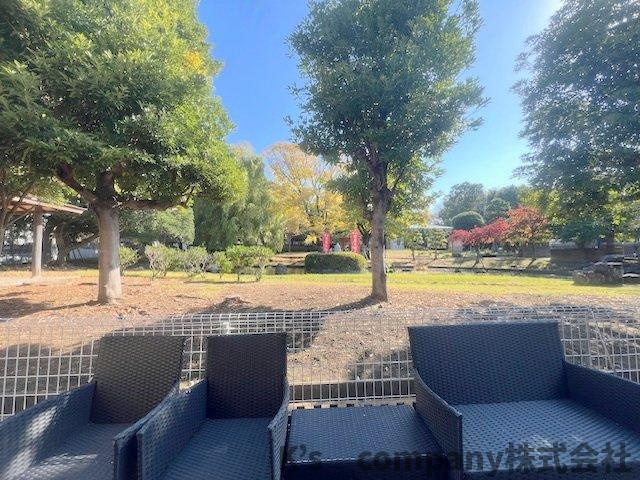 お庭からの眺望です☆正面には宮山緑地が広がっています♪
